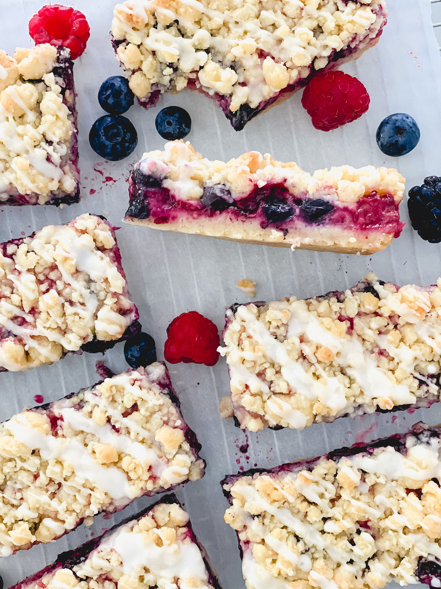Mixed Berry Streusel Bars